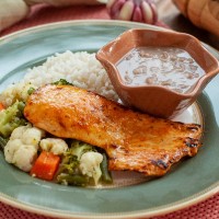 Marmita Filé de frango grelhado, arroz branco, feijão e legumes
